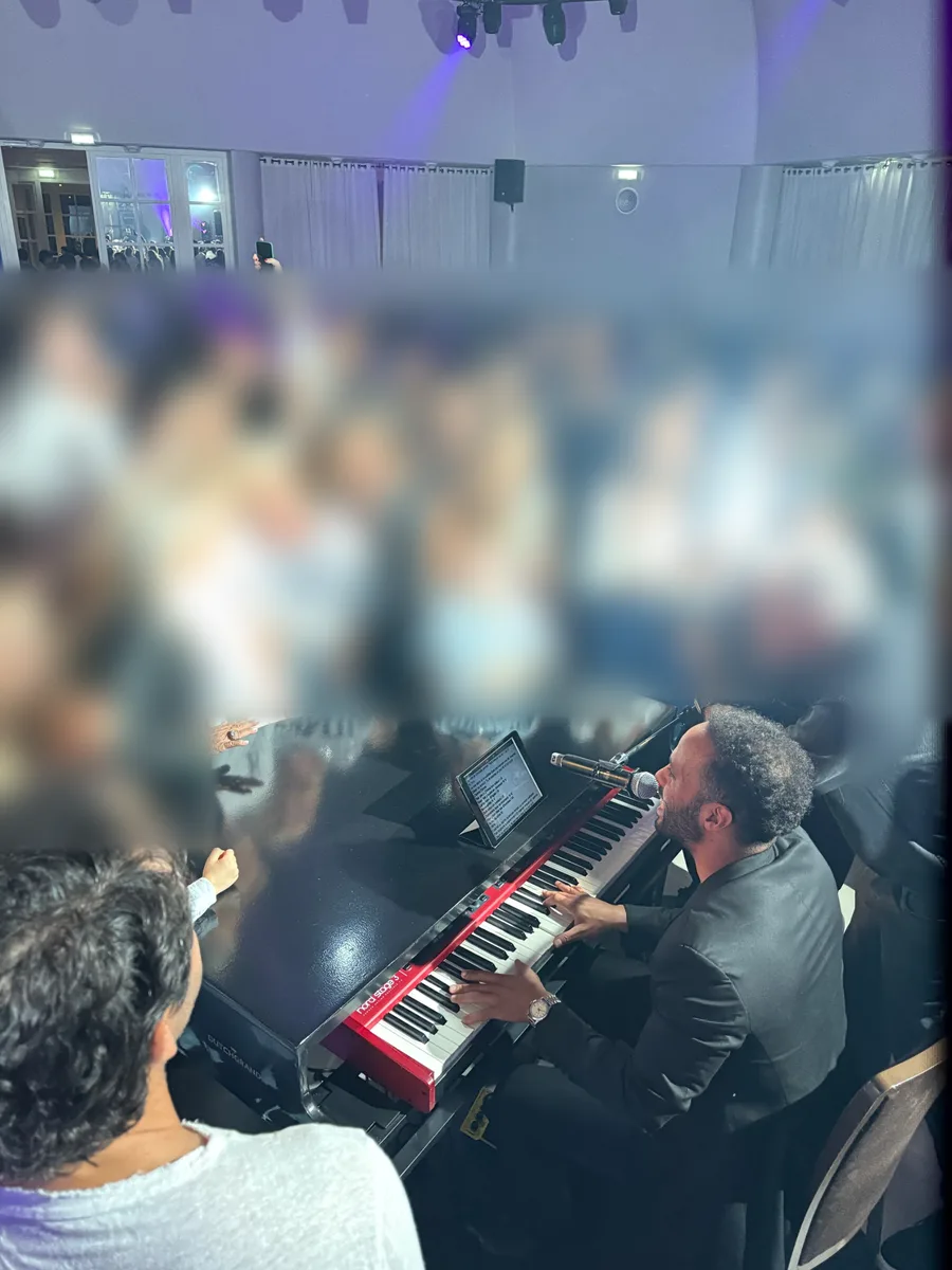 Coque de piano Dutchgrand habillant un piano de scène lors d'un événement